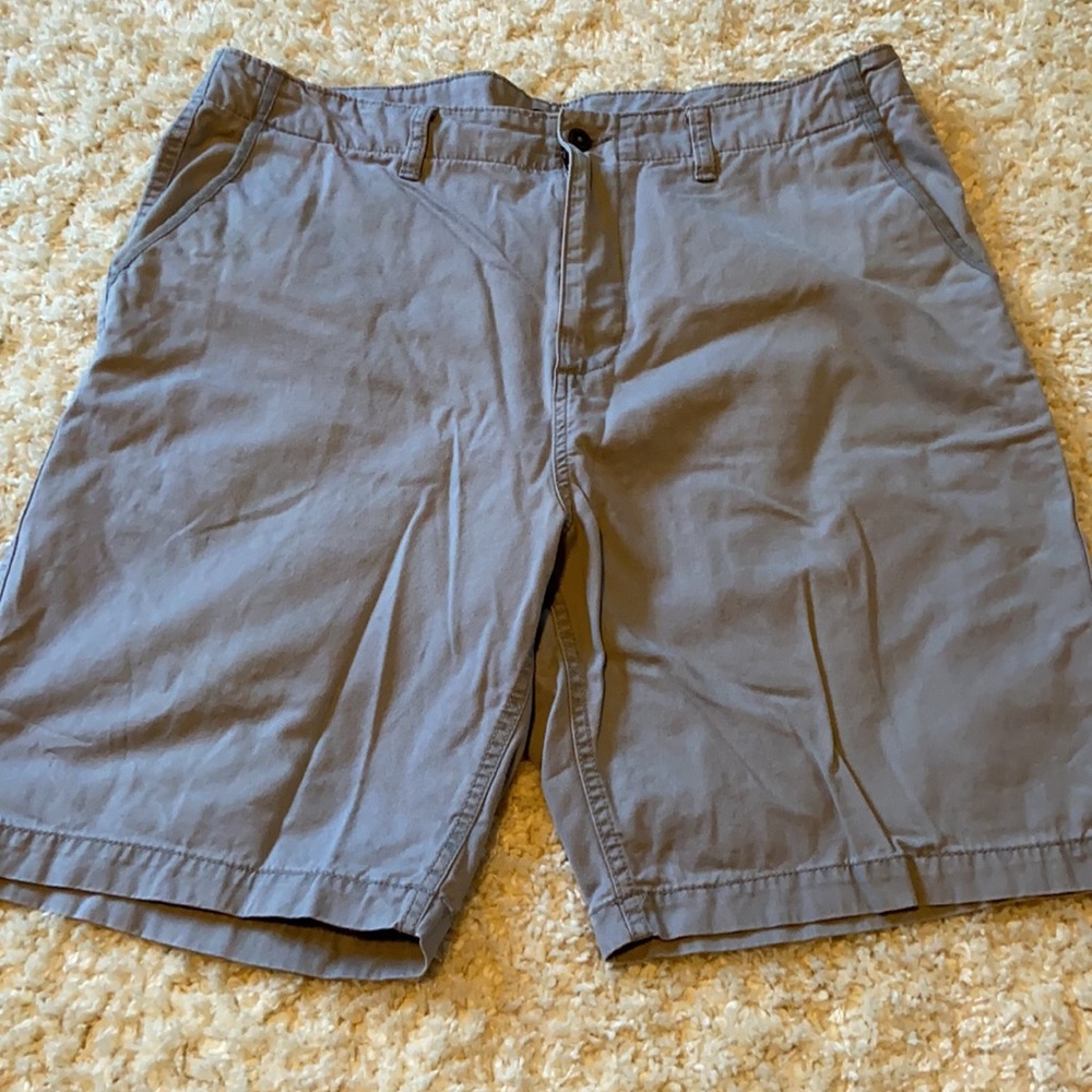 Old Navy Men’s Shorts - Picture 6 of 9